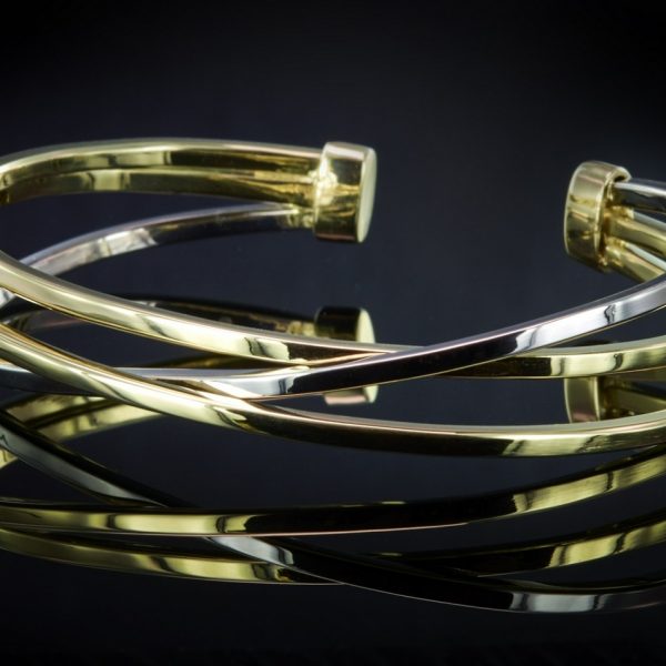 Wybór idealnej bransoletki sztywnej na specjalne okazje