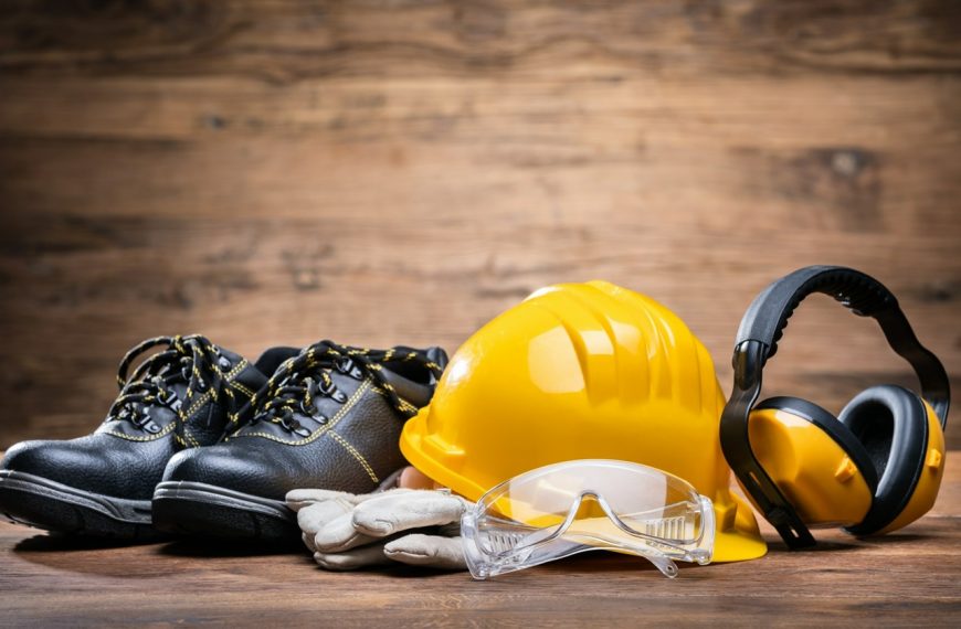 Czym kierować się przy wyborze obuwia roboczego?