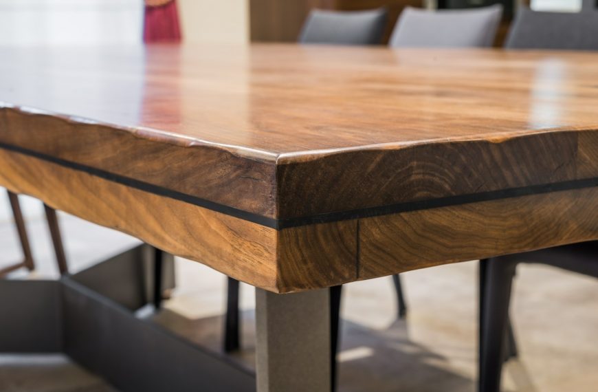 Stół do jadalni zaaranżowanej w stylu loft&hellip;